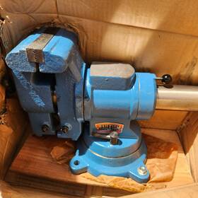 1019128 Baileigh Rotating Head Bench Vise 5-1/8 Inch Jaw Width 4 Opening Bv-5p