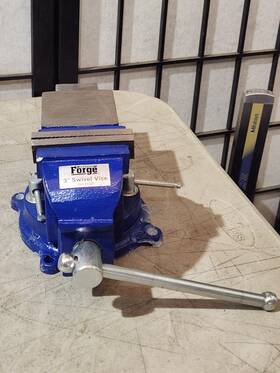 631329 Central Forge 61329 3 Inch Bench Vise With Swivel Base And Anvil