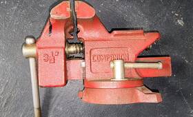 D63-1 Companion 3-1/2 Inch Bench Vise With Anvil And Swivel Base Opening Vintage