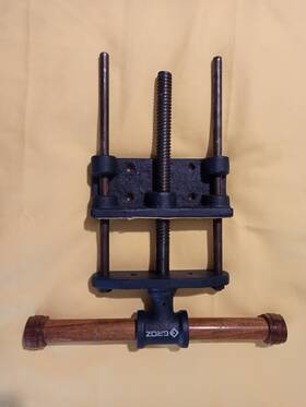 39020 Groz 7 Inch Woodworking Front Vise Cast Iron Body And Socket
