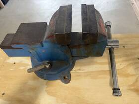 Hp33753 Heavy Duty Steel Bench Vise With Adjustable Jaw Clamp