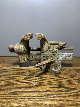 5223 Little Giant Vintage Bench Vice - Swivel Base Model