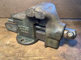 5494 Little Giant Vintage 5 Inch Bench Vice Model