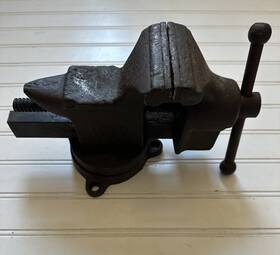 5495 Little Giant Vintage Bench Vice - Swivel Base Model