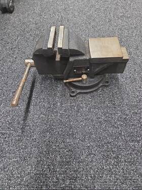 5384 Mit Michigan Industrial Tool Vise 3ftft Swivel 4 1/4 Throat 2 5/8 Inch Square