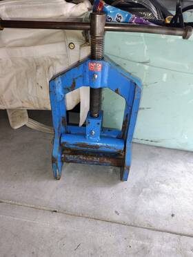Dbs-20c Mustang Polyethylene Pipe Squeeze Tool Dbs-20c. Good Working Condition