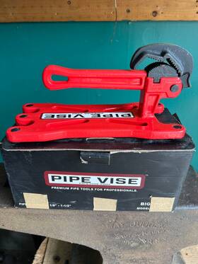 Pv01 Pipe Vise The Bigfoot 1.5 Inch Steel Portable Hd Solid Base Spring Jaw Pipevise