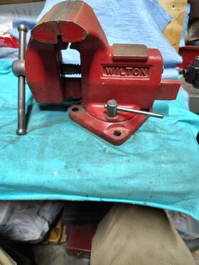121072 Wilton Bench Vise With Swivel Mount 4 Inch Jaes