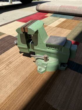 111106 Wilton Tools Steel Swivel Base Bench Vise 5 Inch Jaws. Great Condition No Flaws