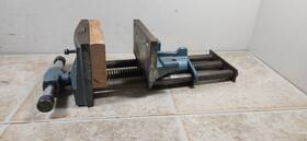 W7-61 Wilton Under Bench Mount Woodworking Vise 4 X 7 Jaw 9 Inch Max Open