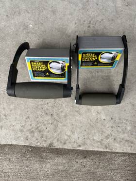 Yatech Cl-1901 Sheet Goods Lifting Clamp Pair 15/16 In Jaw Metal/rubber Handle