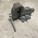 Wilton 4 Made Usa Swivel 111106 Jaw Width Opening 5 1/2 30#. Fixed Price $50.00.