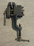 Stanley Handyman No. H1207 Made In Usa Bench Vice 1/2 Jaw With Anvil. Fixed Price $37.06.