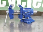 Yost Vises Bench And Pipe Combo 5-1/8 Jaw Width 56432. Fixed Price $259.17.