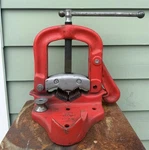 Ridgid Bench Yoke Vise 1/8-6 In. Rigid Pipe NO.27 Cat 40110. Fixed Price $850.00.