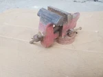 Columbian 03-1/2 M2 Bench Vise 3-5/8" Swivel Base Anvil Surface Pipe Jaws Usa. Fixed Price $42.00.