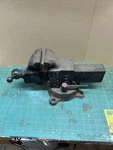 Vintage Original Yost Mfg. Co. Model 204 Bench Vise W/ 4" Jaws - Usa 49 Lbs. Fixed Price $175.00.