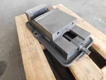 Yuasa 8" Accu-lock Milling Machine Tooling Vise 550-604. Fixed Price $349.29.